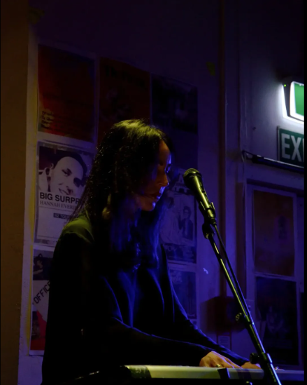 Hannah Berry performing